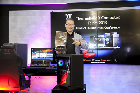 曜越COMPUTEX 2019台北電腦展新品發表暨開幕記者會展示Level 20 RGB電競電動升降桌及一整套完整水冷電競系統 挑戰極限․水冷電競 Game with Your BattleStation